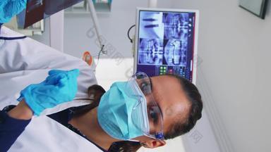 垂直视频病人观点牙科办公室解释治疗牙齿腔